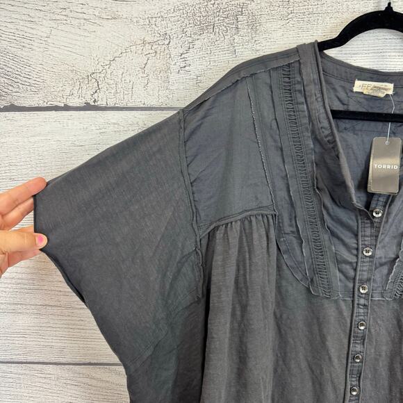 Torrid Festi Plus Size Gray Slub Cotton Raglan Button Up Oversized Top Size 4X - Picture 2 of 7